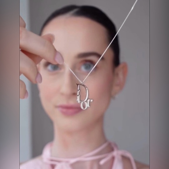 Dior Lip Glow Butter - 105 Lychee - Picture 5 of 7